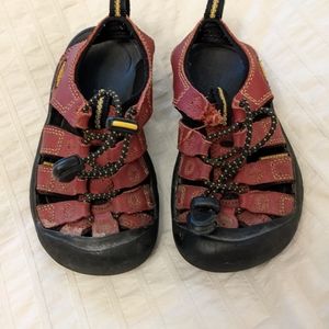 Keens boys/unisex sandals size 11